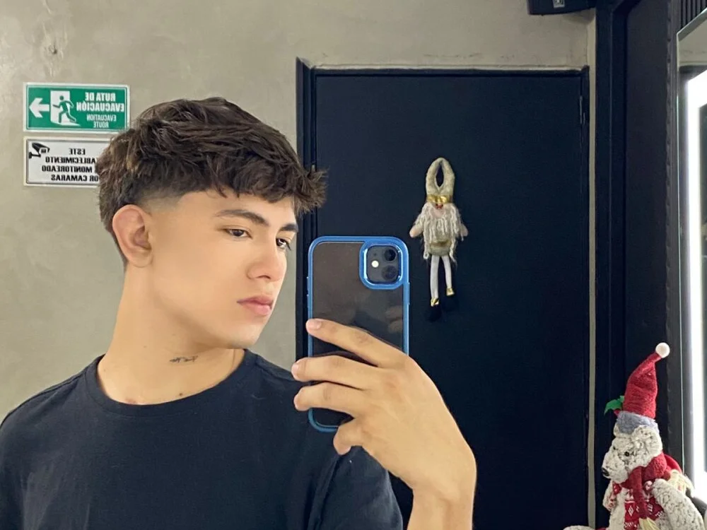 Thristan_Leones offline XXX-chatje