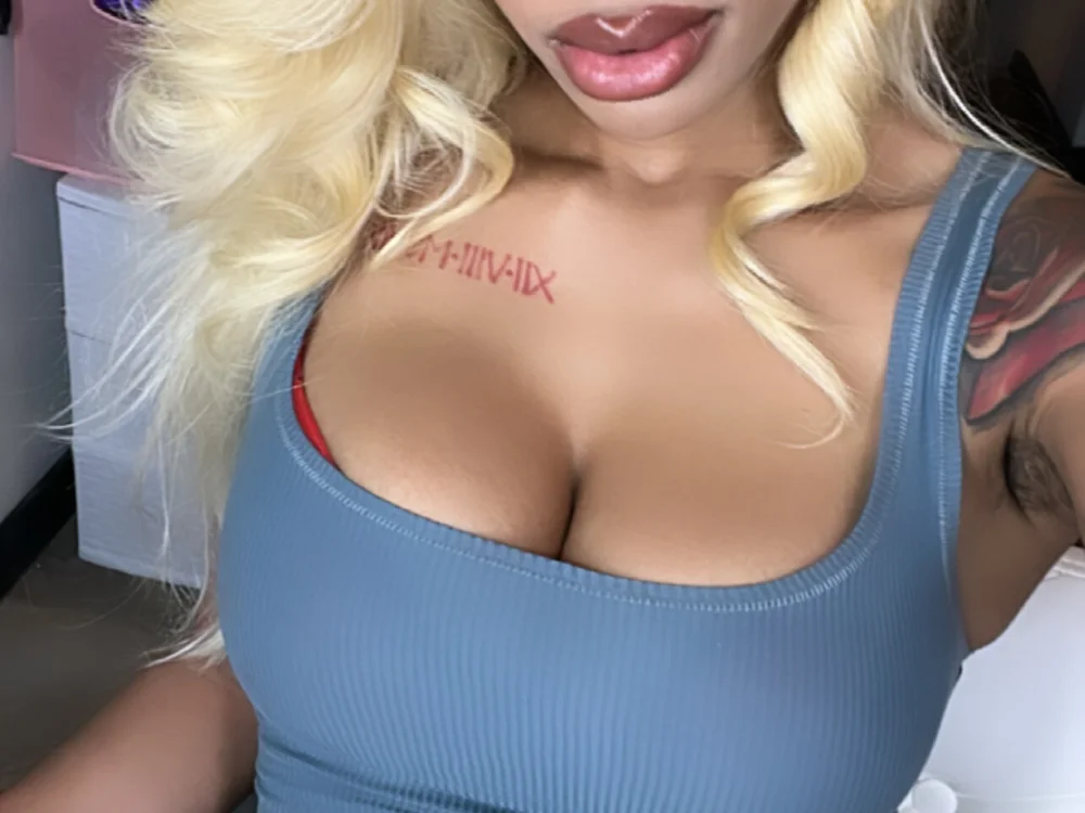 femalemonarch62's Offline XXX Chat