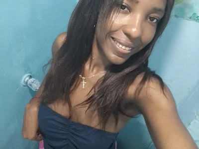 Lunasensuallove Female Ebonydeepthroat Strip Webcam