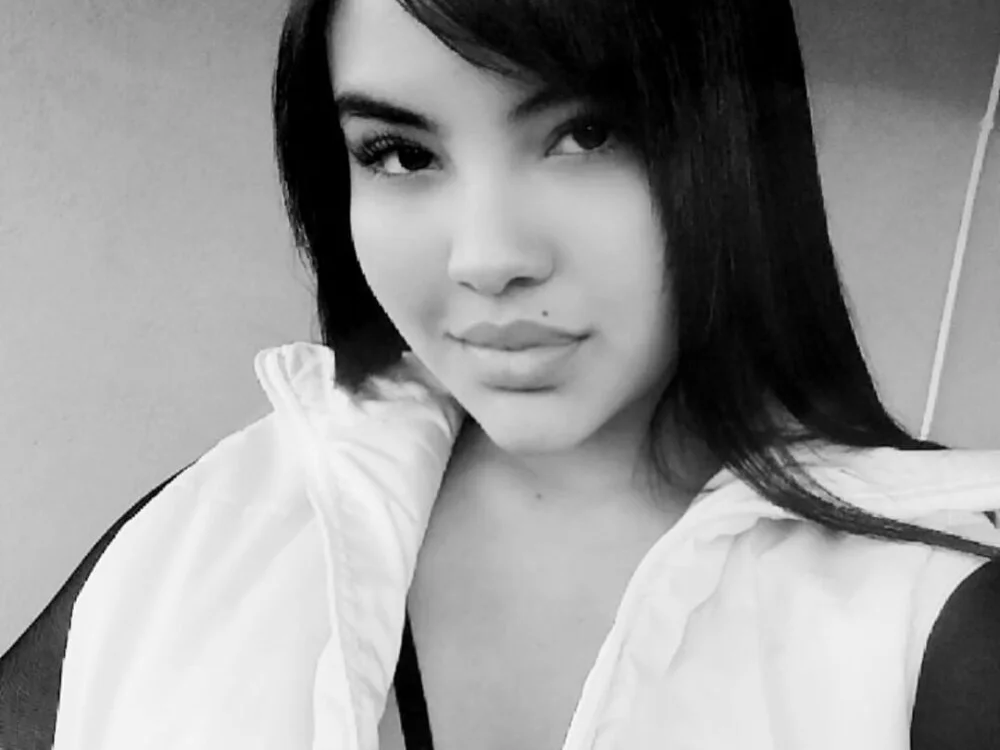 Eliza_rossa's Offline Chat Room