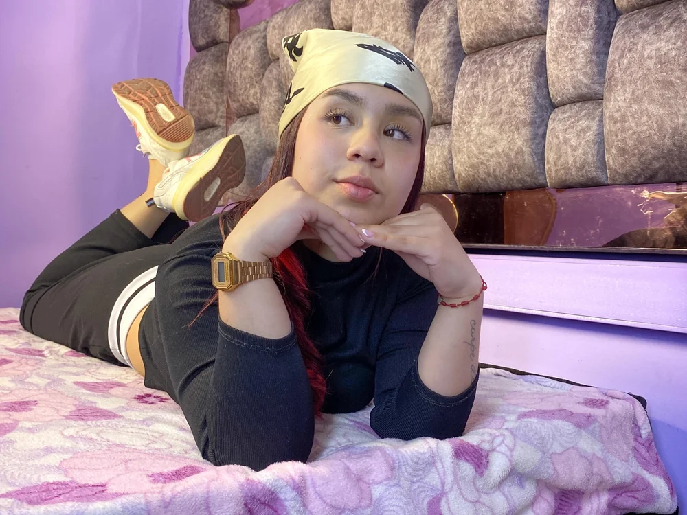 Offline chatovací místnost Bella_Red7