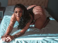 andrea_latinaxxx's Offline Chat Room