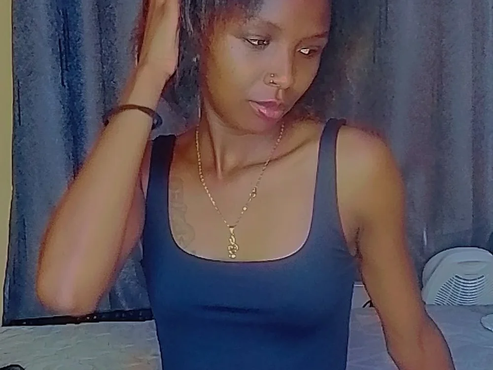 Lovey_queenn's most recent online preview