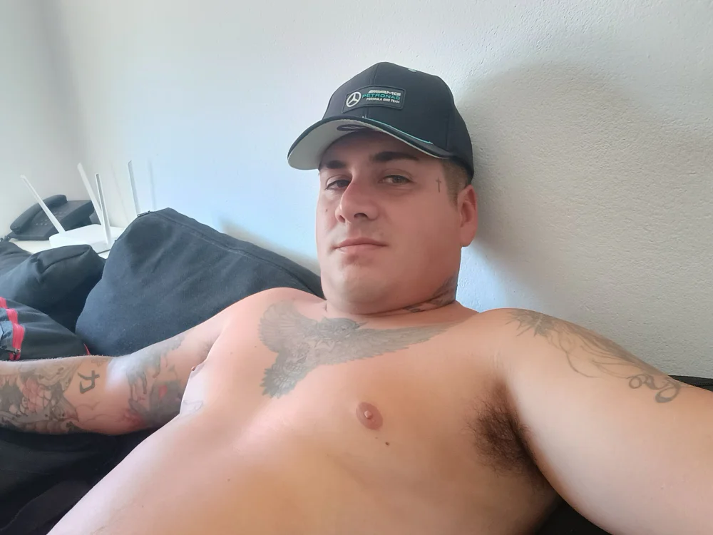 juaniglesias1977's Offline XXX Chat