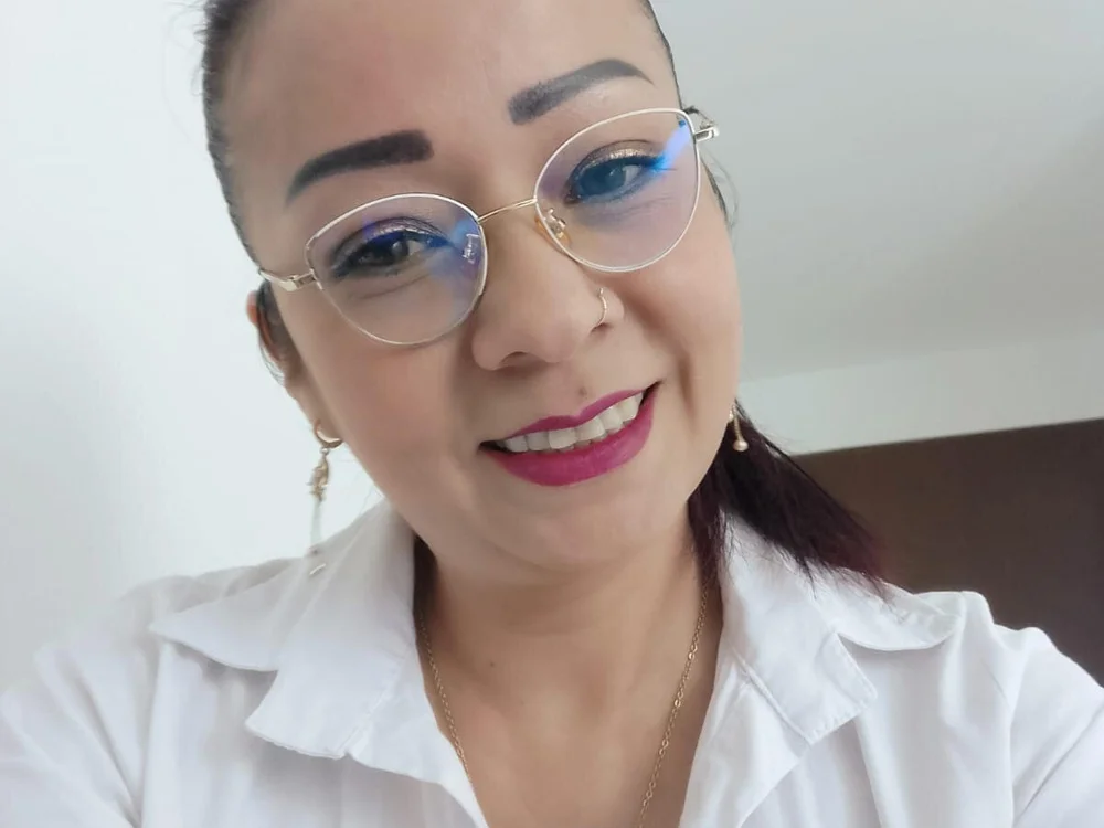 CHARLOTTHOTGIRL offline chatrum