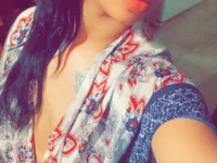 Model mellowyelloo