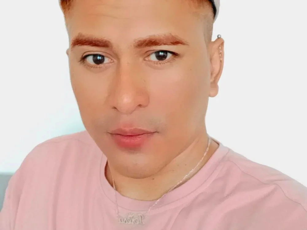 Elrojosexyboy's Offline Chat Room