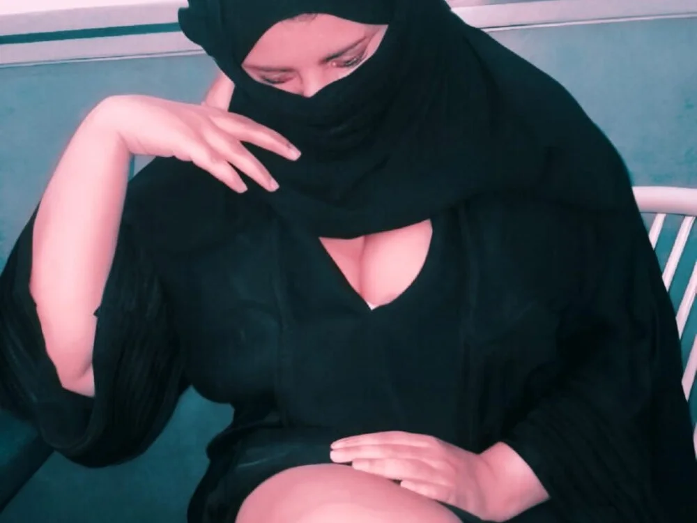 Loly__69 Offline XXX Chat