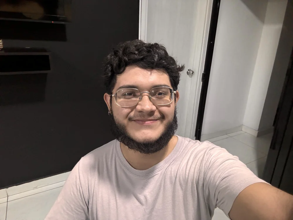 Dominicc_333's Offline Chat Room