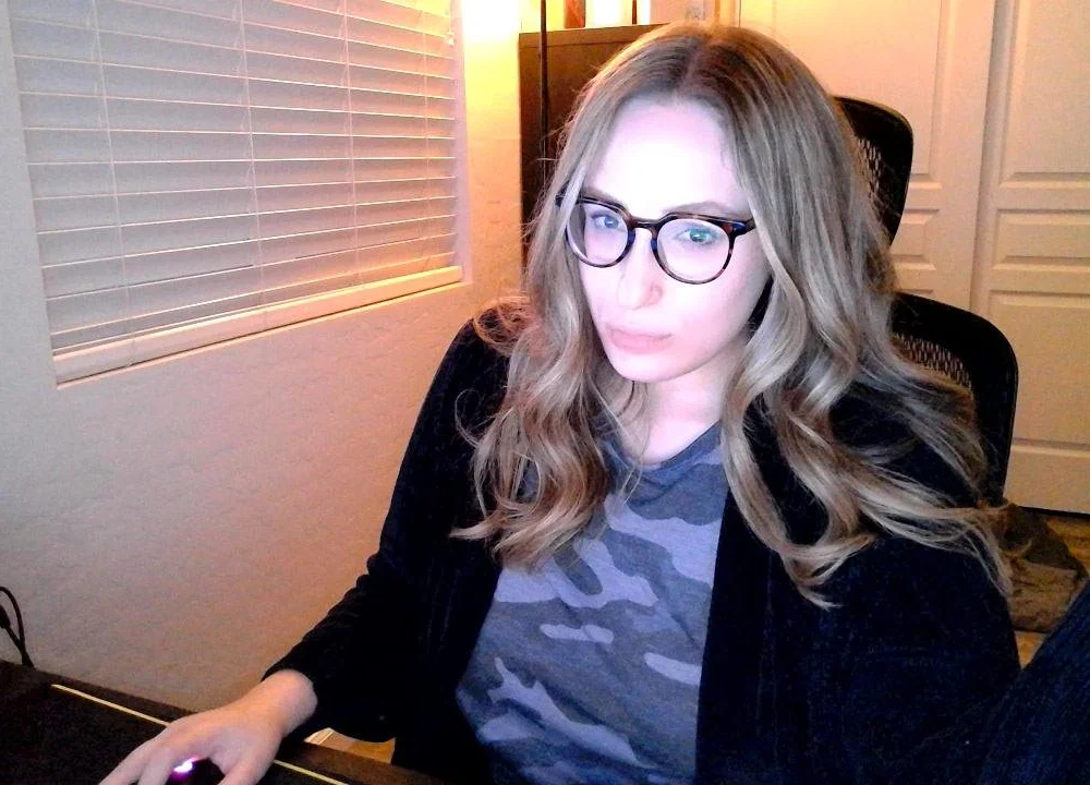 October_May's Offline Chat Room