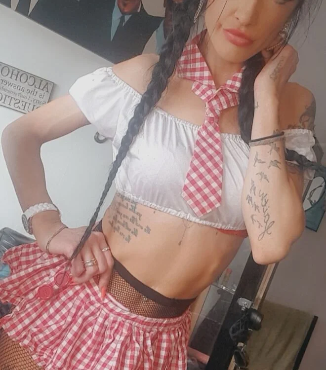 Offline XXX chat Tannedtattooed69