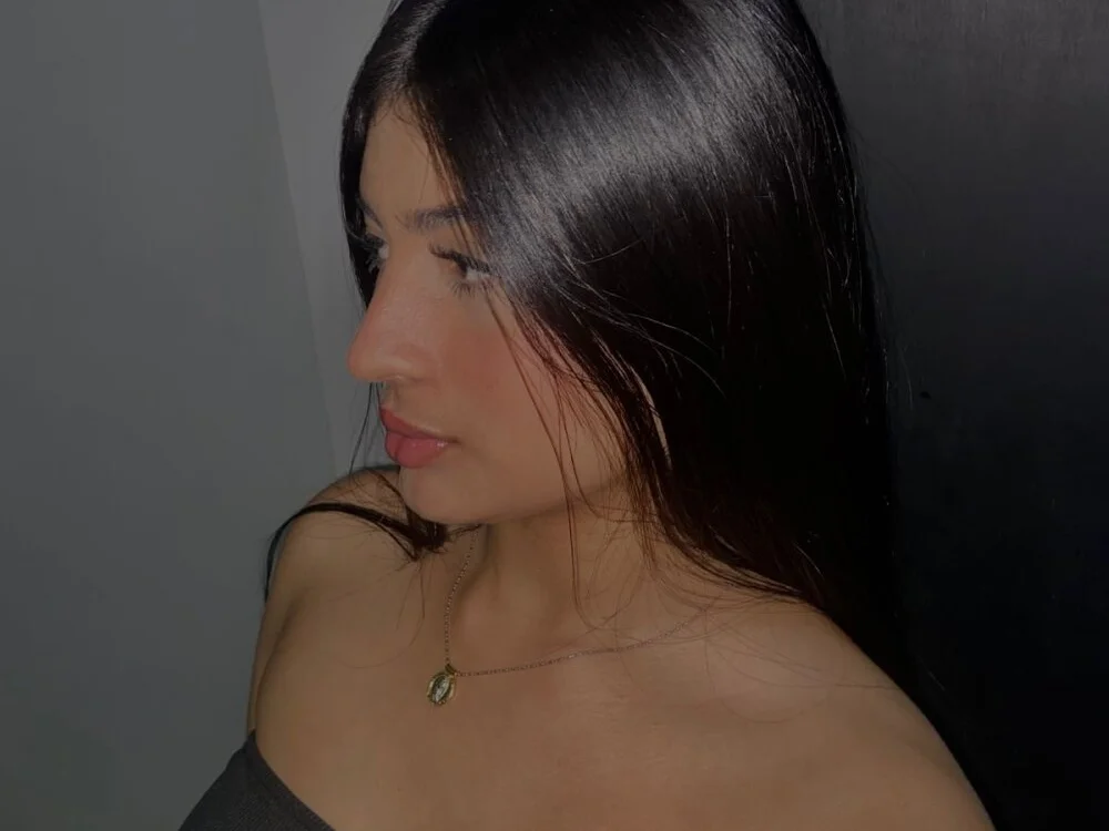 LucyVilla – Offline XXX chat