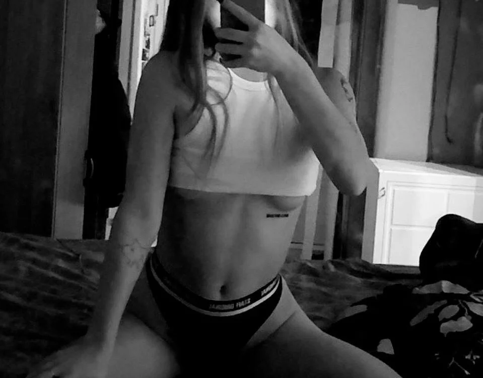amelia_gold9 Offline XXX-chat