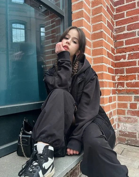 ElviaHaimes' Offline XXX Chat