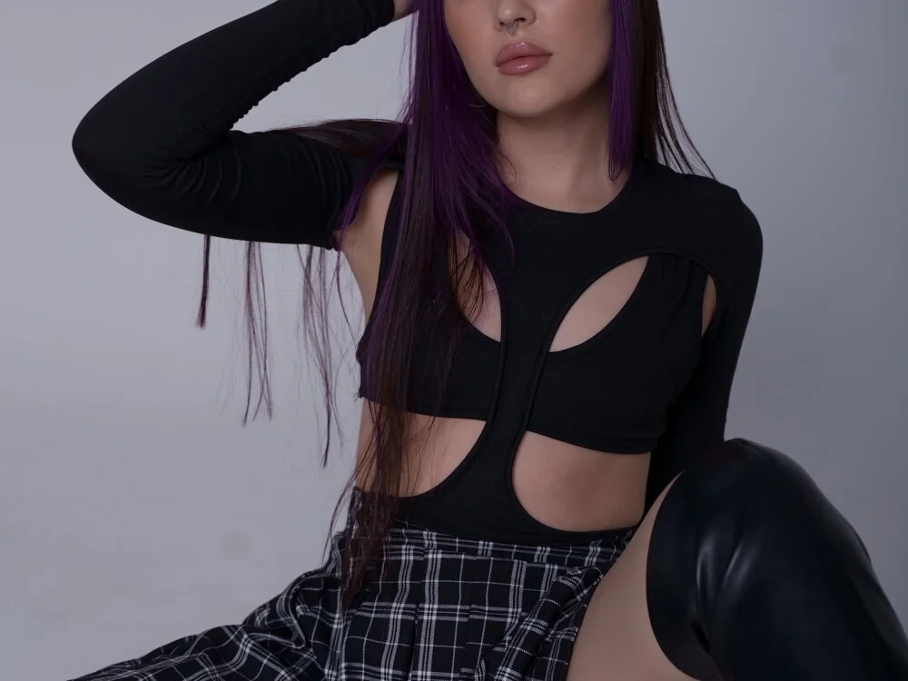 CarolineGuthrie – Offline XXX chat