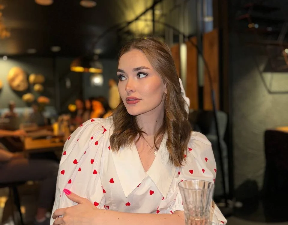 EleneHaymore's Offline Chat Room