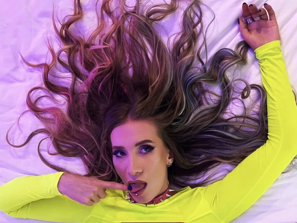 --TwistyLemonSizzle--'s Offline XXX Chat