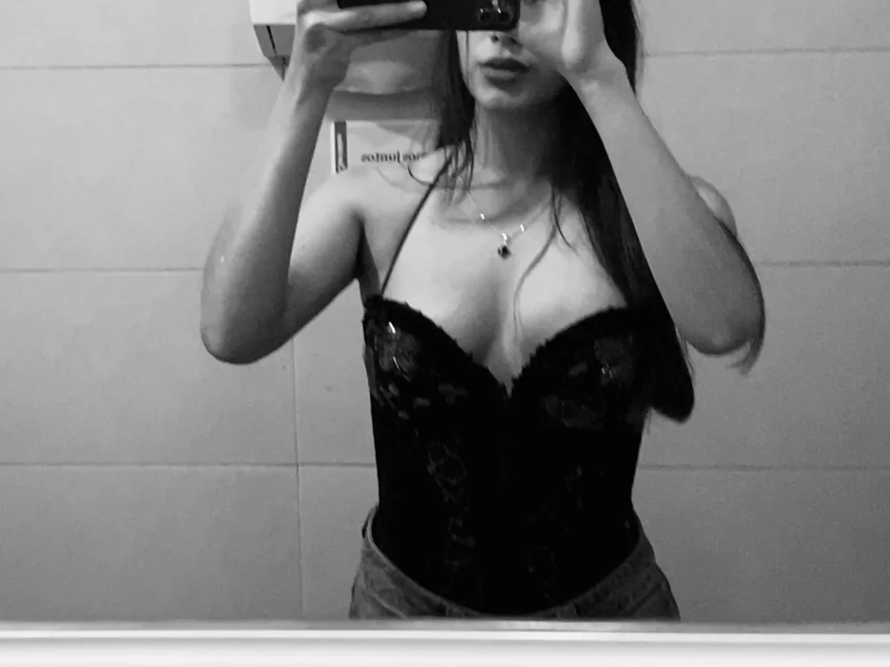 valery_cam0 Offline XXX Chat