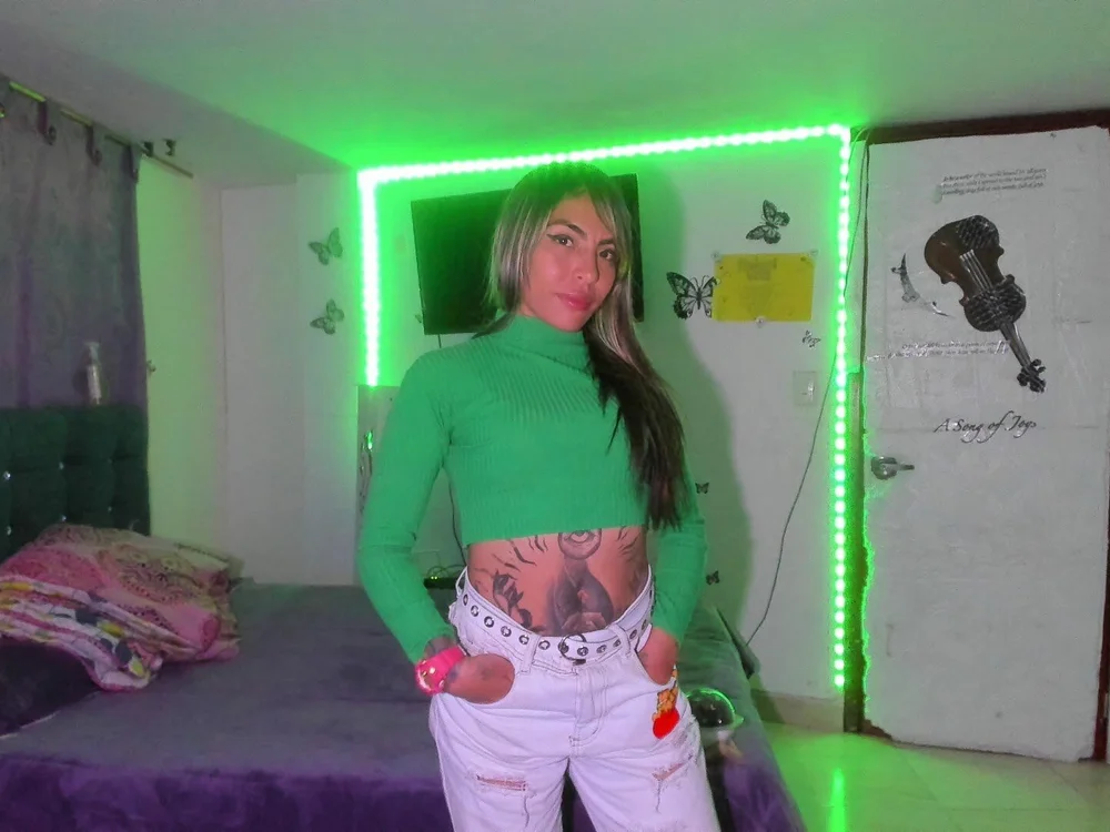 Daphne1012's Offline Chat Room