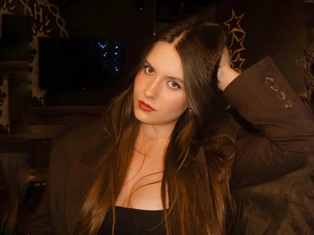 AlishaBennett 离线XXX聊天