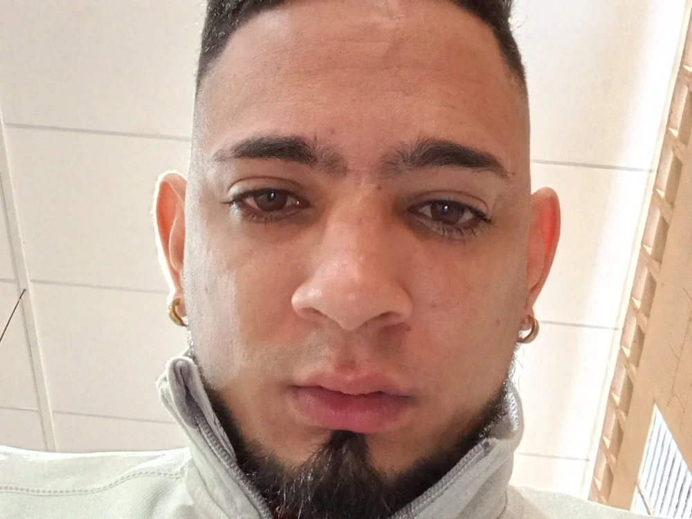 EnmanuelRodriguez19's Offline Chat Room
