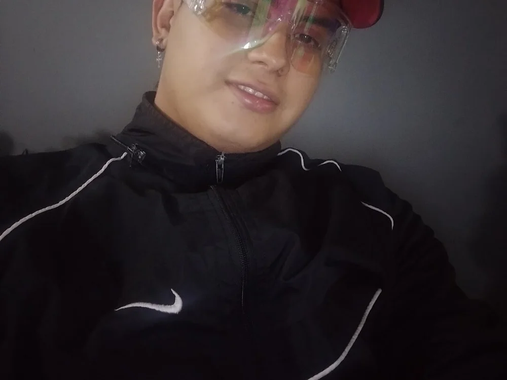 alexanderr2716's Offline XXX Chat