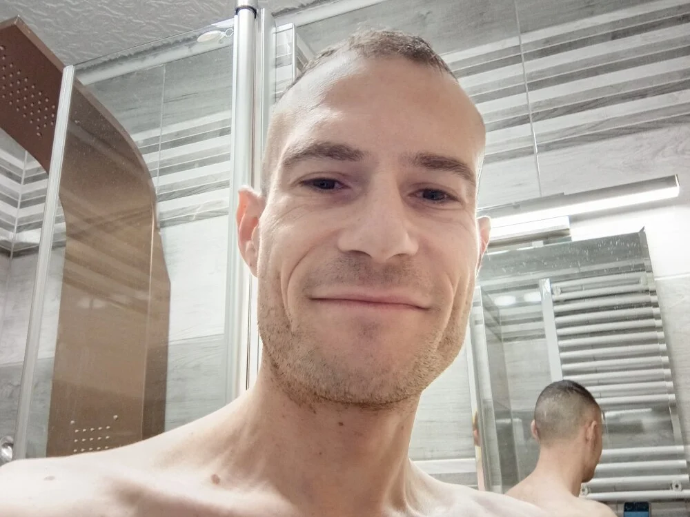 Zolika908 Chat XXX Ngoại tuyến