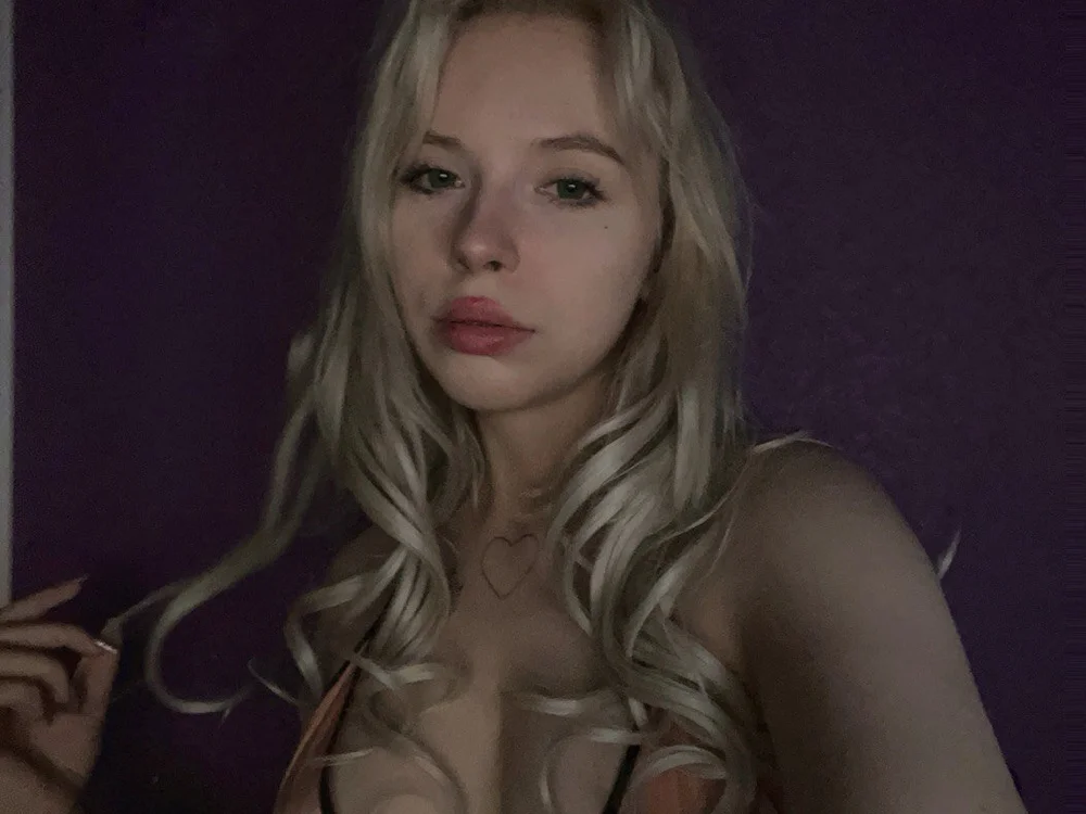 FloraHartell's Offline Chat Room