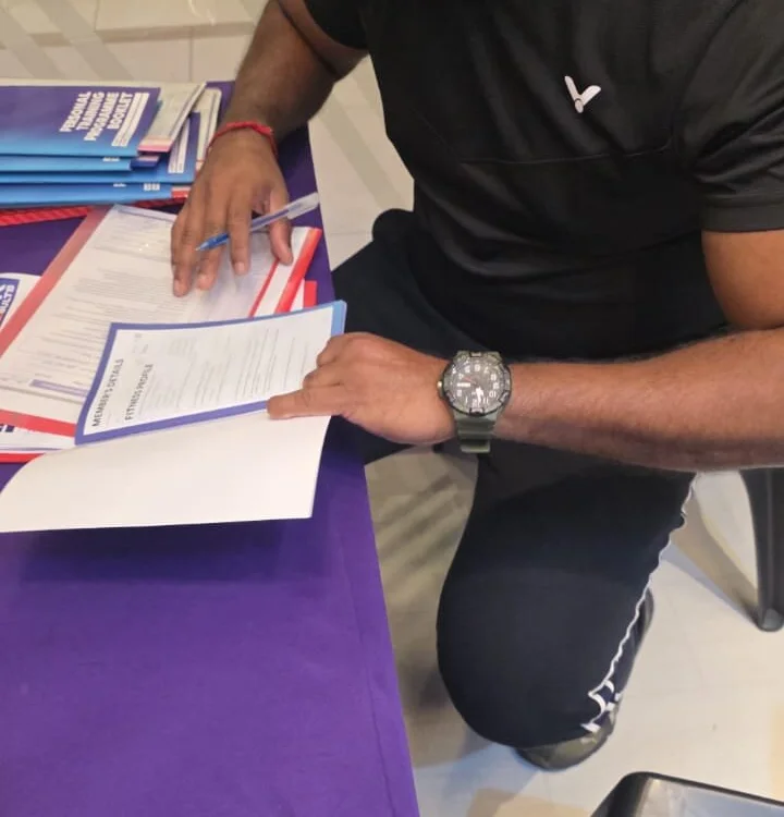 Roy197000 Offline XXX-chat