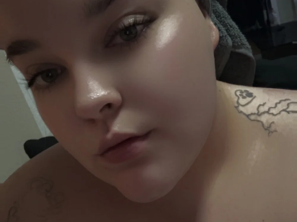 دردشة Lily0660 الجنسية دون اتصال