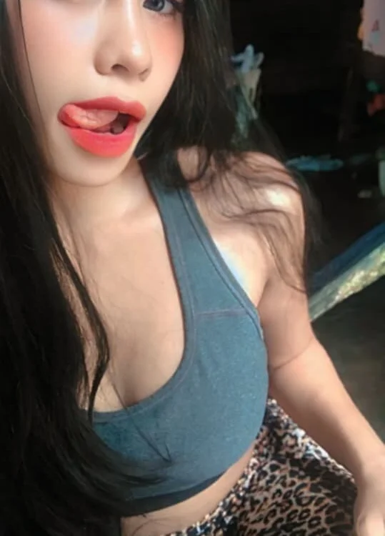 Sandra25's Offline Chat Room
