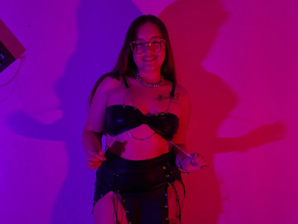 Cleo_Warren's Offline Chat Room