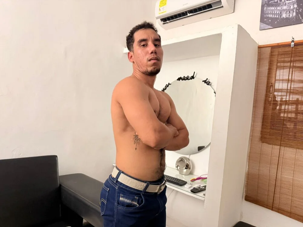 alex_frotax's Offline XXX Chat