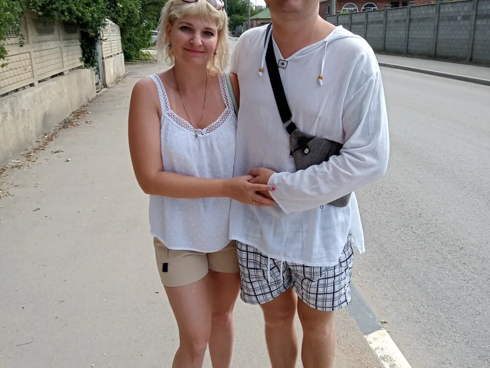 AndrewAnnie Offline XXX-chat