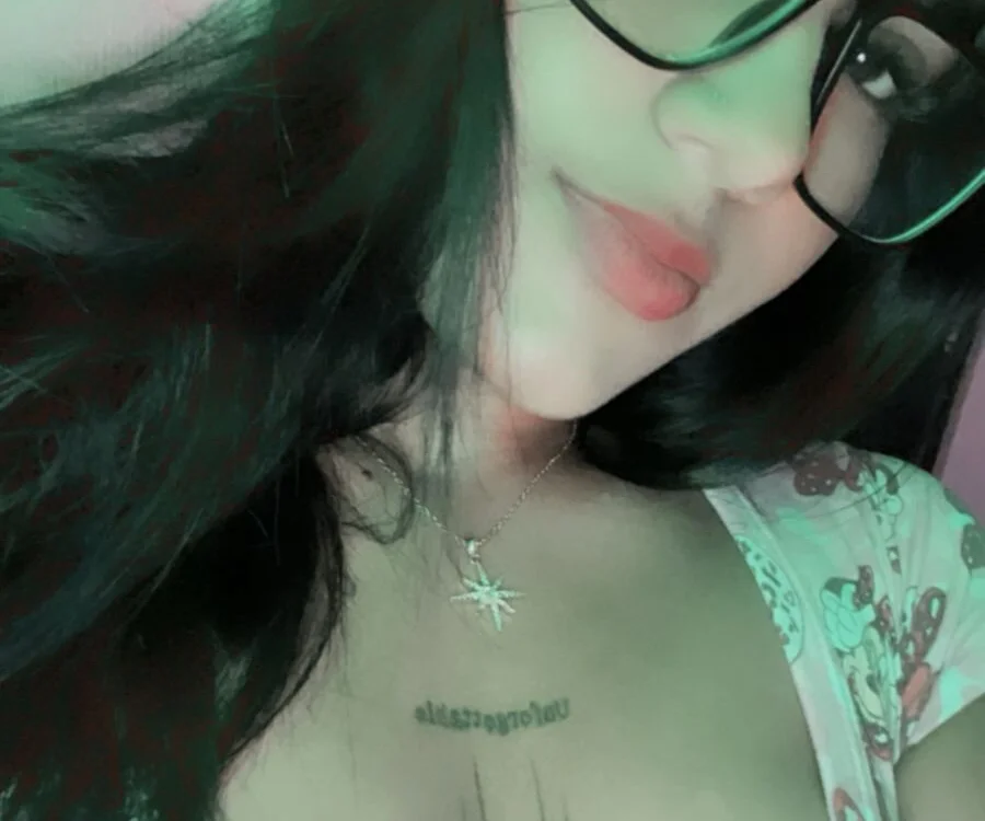 Agatta_Taylor_ offline chatrum