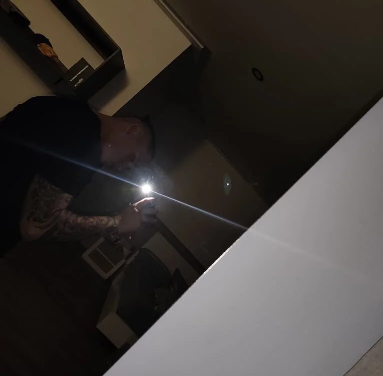 JoelPollasn Offline XXX chat