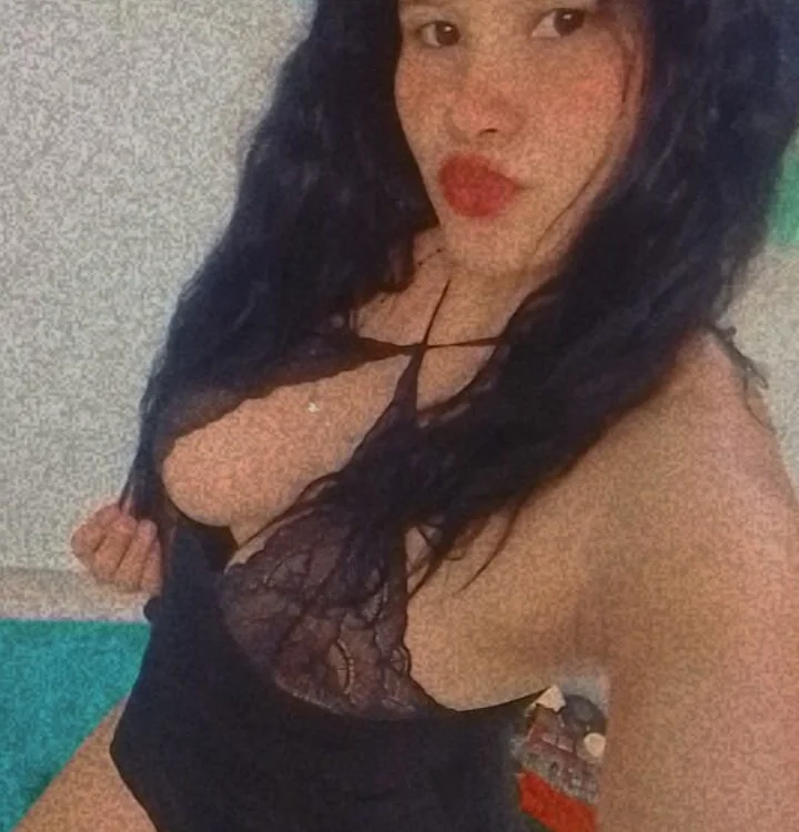 Luna_Hot20's Offline XXX Chat