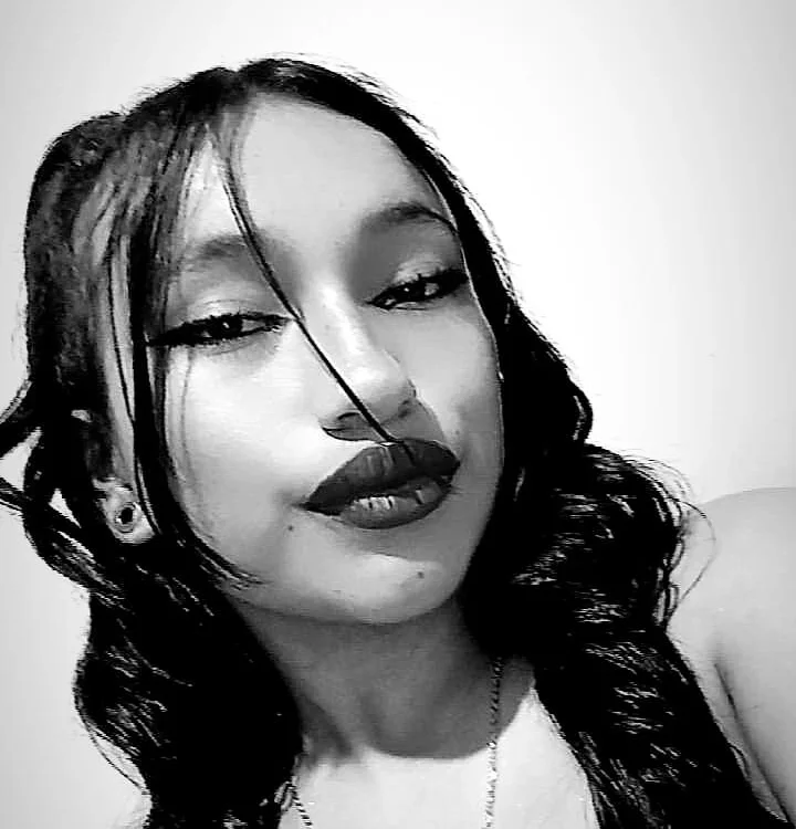 ZoeStefany's Offline Chat Room
