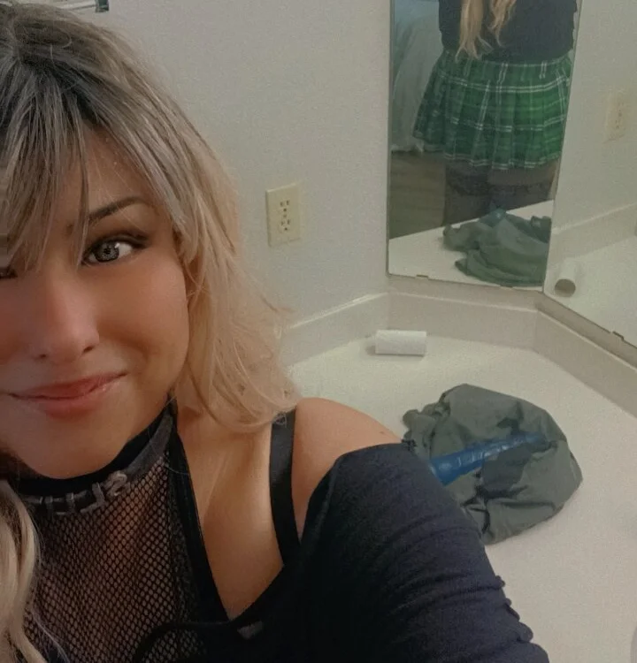 WildGIGI's Offline Chat Room