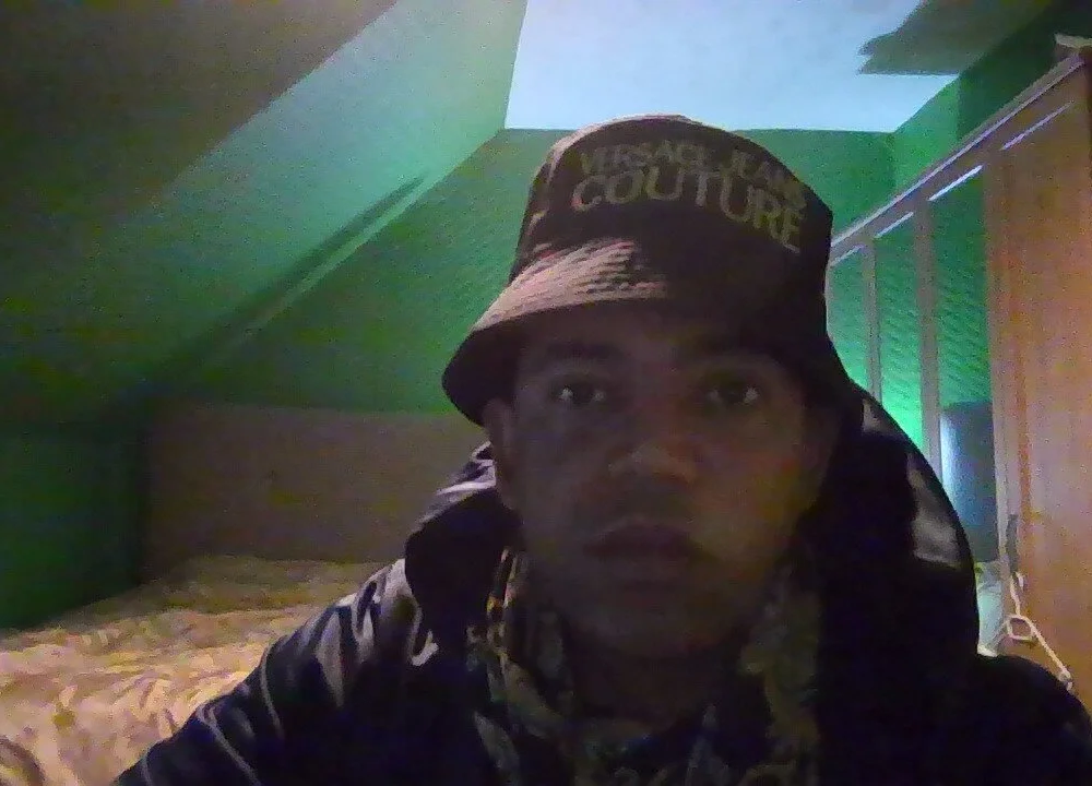 SoothingBinoculars' Offline Chat Room