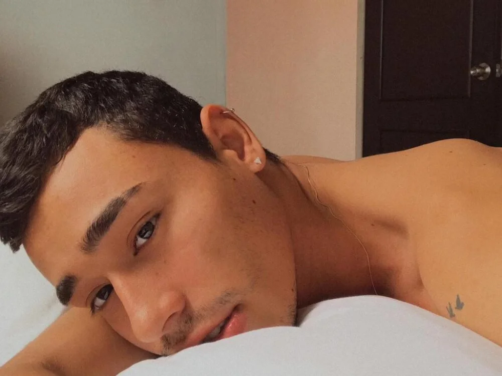 Adam_Grey Offline XXX-chat