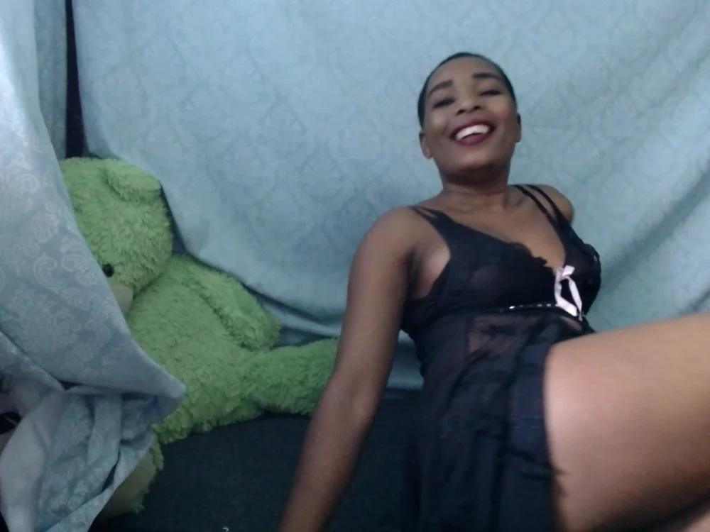 exoticqueenRed offline chatrum