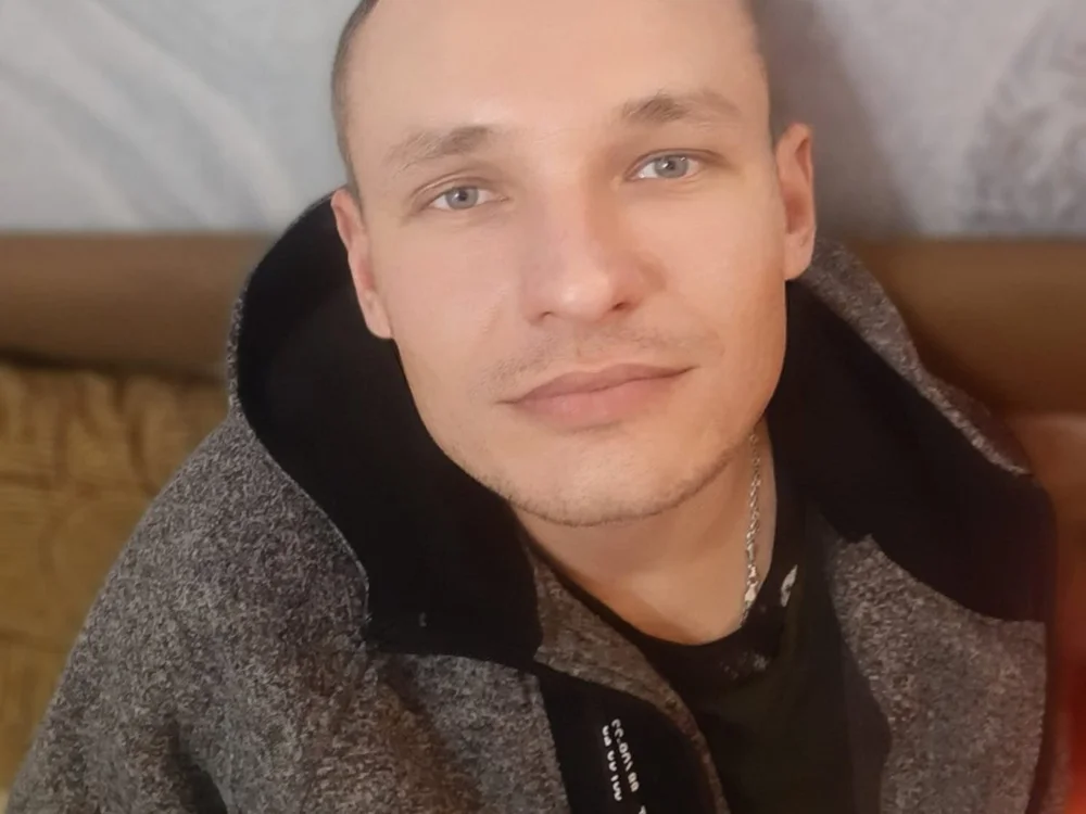 Hotmen576's Offline Chat Room