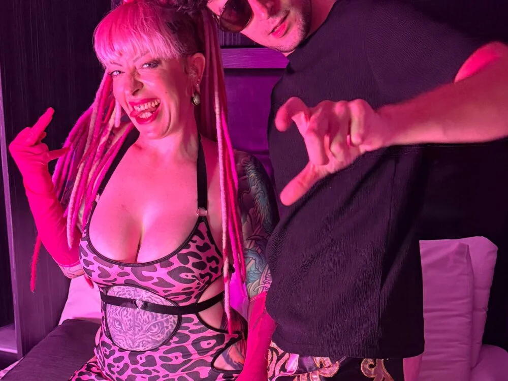 Offline XXX chat modela MrLdnLad