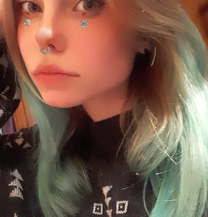 ellapierce's Offline Chat Room