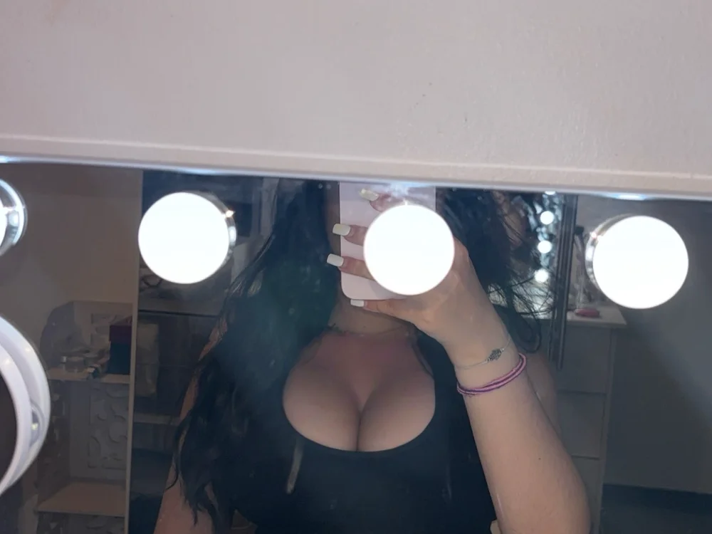 Mia_MagicalXO offline chatrum