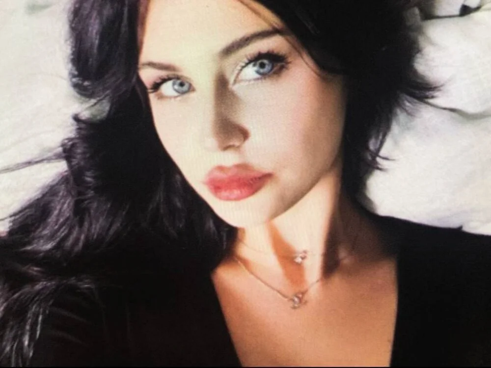 KerrieWeigel Offline XXX-Chat