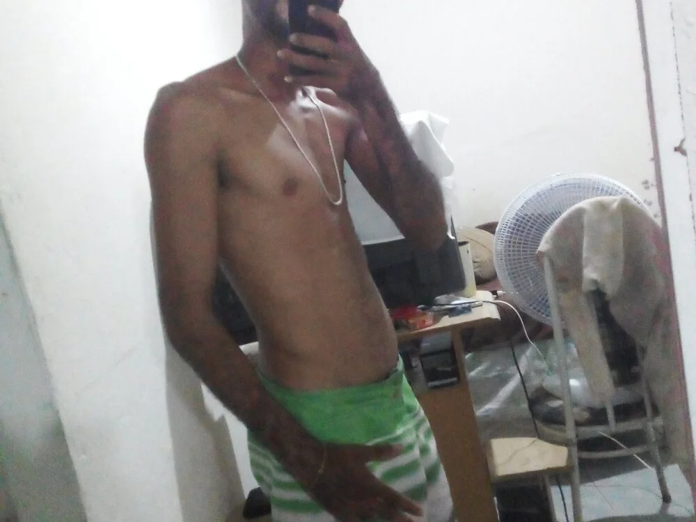 malvadinho69134 Adlı Modelin Çevrimdışı XXX Sohbeti