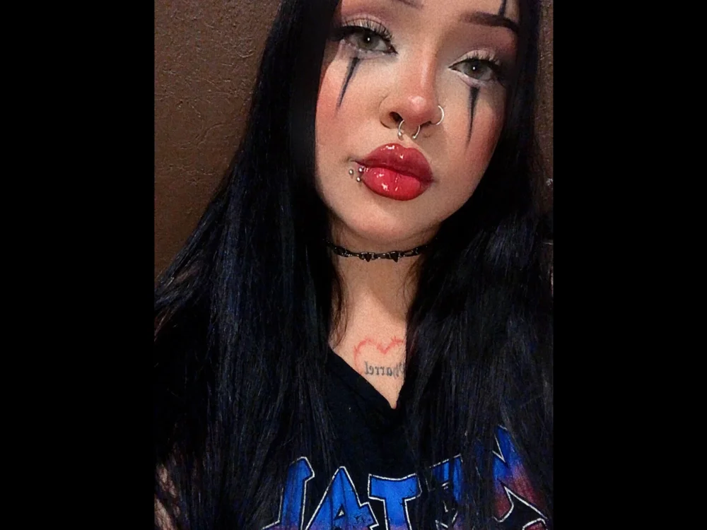 Chanel_CC_'s Offline Chat Room