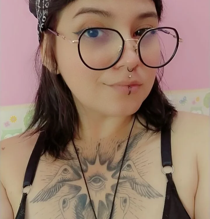 Betty_Hoe offline chatrum